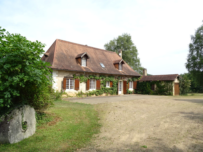 French property for sale in Nanthiat, Dordogne - &#8364;299,600 - photo 2