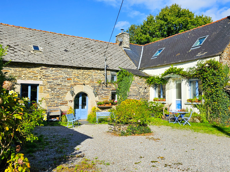 French property for sale in Bon Repos sur Blavet, Côtes-d'Armor - €415,000 - photo 1