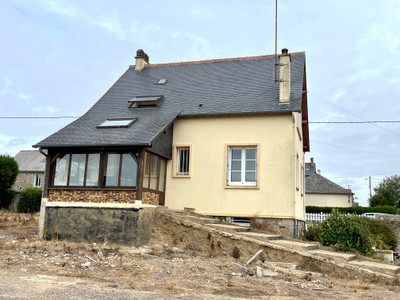 French property for sale in Neuilly-le-Vendin, Mayenne - €115,500 - photo 1