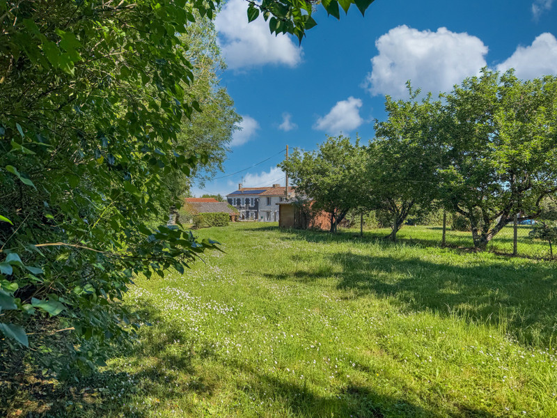 French property for sale in Vernoux-en-Gâtine, Deux-Sèvres - €56,600 - photo 1