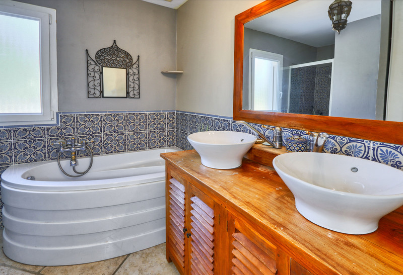 French property for sale in Saint-Saturnin-lès-Apt, Vaucluse - €598,000 - photo 8