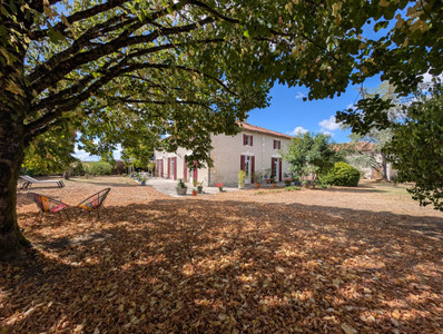 Maison à vendre à Condéon, Charente, Poitou-Charentes, avec Leggett Immobilier