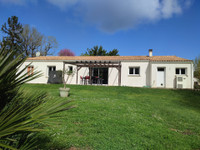 Maison à vendre à Saint-Romain-de-Benet, Charente-Maritime - 315 880 € - photo 2
