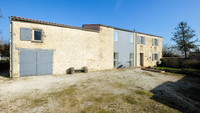 Maison à vendre à Villeneuve-la-Comtesse, Charente-Maritime - 328.600 € - photo 1