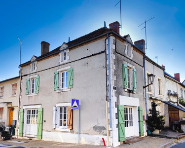 Maison à vendre à Prissac, Indre, Centre, avec Leggett Immobilier