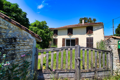 Maison à vendre à Longré, Charente, Poitou-Charentes, avec Leggett Immobilier