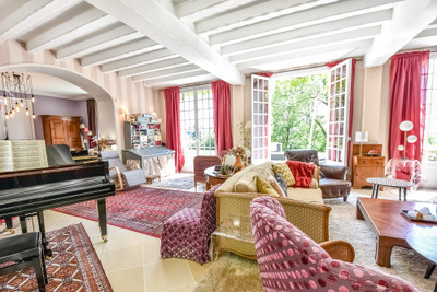 Belle maison bourgeoise 7 pièces à vendre à 95320 Saint-Leu-la-Forêt avec vue sur la Tour Eiffel