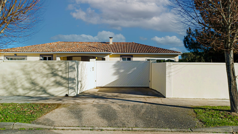 French property for sale in Seilh, Haute-Garonne - €575,000 - photo 9
