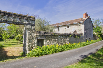 French property for sale in Prinçay, Vienne - €95,000 - photo 1