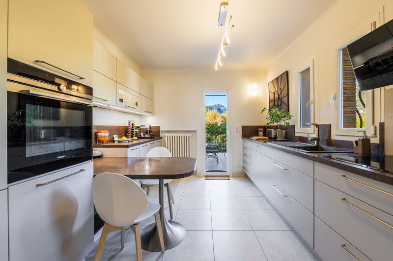 French property for sale in La Gaude, Alpes-Maritimes - €850,000 - photo 4