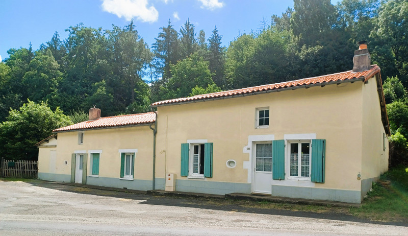 French property for sale in Sanxay, Vienne - €125,350 - photo 2