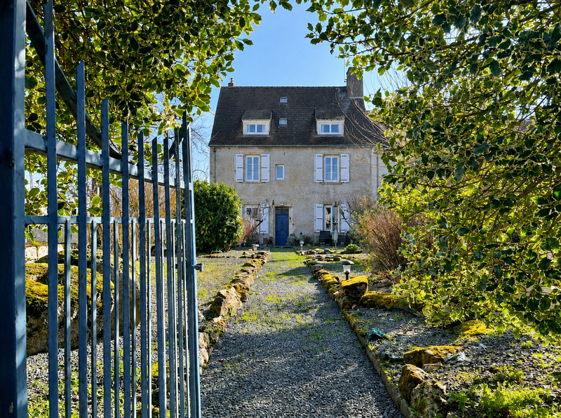 French property for sale in Châtelus-Malvaleix, Creuse - €210,000 - photo 0