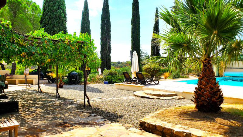 French property for sale in Causses-et-Veyran, Hérault - €725,000 - photo 2