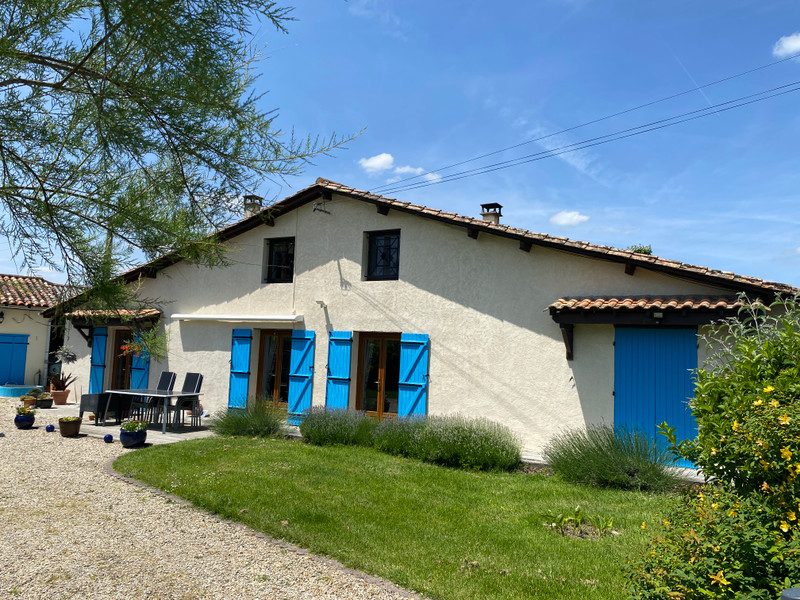 French property for sale in Léoville, Charente-Maritime - €299,500 - photo 1