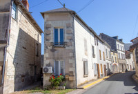 Propriété à vendre à Monts-sur-Guesnes, Vienne - 152 000 € - photo n°1