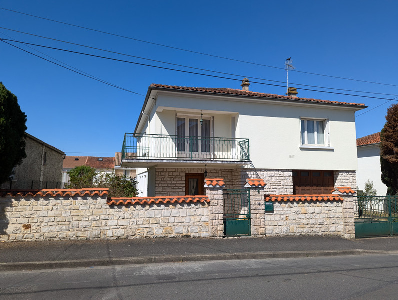 Maison à vendre à Soyaux, Charente - 198.900 € - photo 1