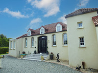 Maison à vendre à La Celle-Dunoise, Creuse - 246 100 € - photo 2