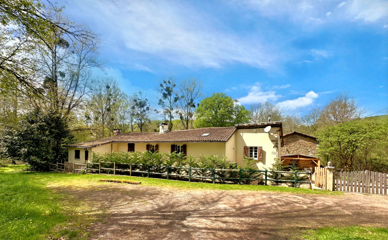 Propriété à vendre à Busserolles, Dordogne - 267 446 €