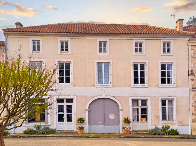 Propriété à vendre à Paizay-Naudouin-Embourie, Charente - 214 000 €