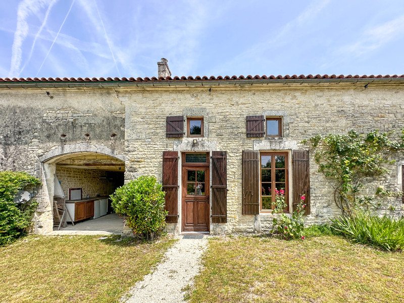 French property for sale in Ballans, Charente-Maritime - €224,950 - photo 9