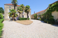 Maison à vendre à Dampierre-sur-Boutonne, Charente-Maritime - 595.000 € - photo 1