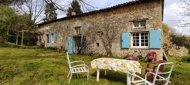 Maison à Cellefrouin, Charente - photo 1