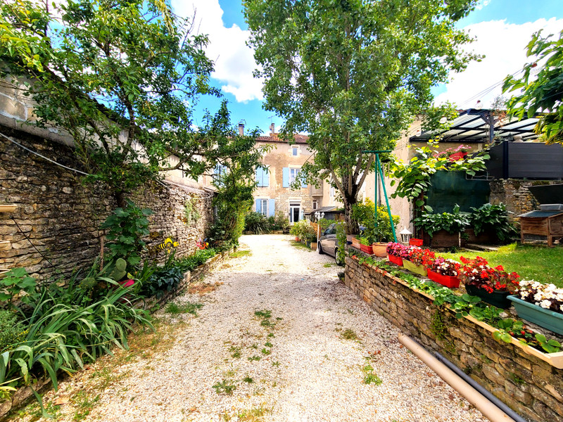 Maison à vendre à Ruffec, Charente - 413.400 € - photo 1