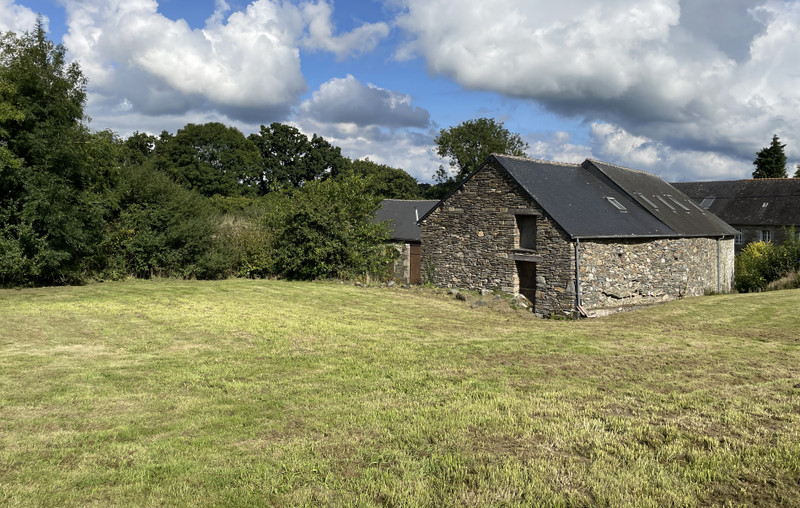 French property for sale in Uzel, Côtes-d'Armor - €66,600 - photo 2