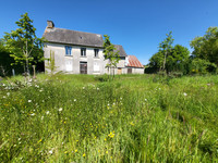 Maison à vendre à Saint-Cyr-du-Bailleul, Manche - 76.000 € - photo 1