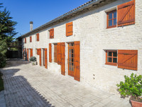 houses and homes for sale inSaint-Martin-de-JuillersCharente-Maritime Poitou_Charentes
