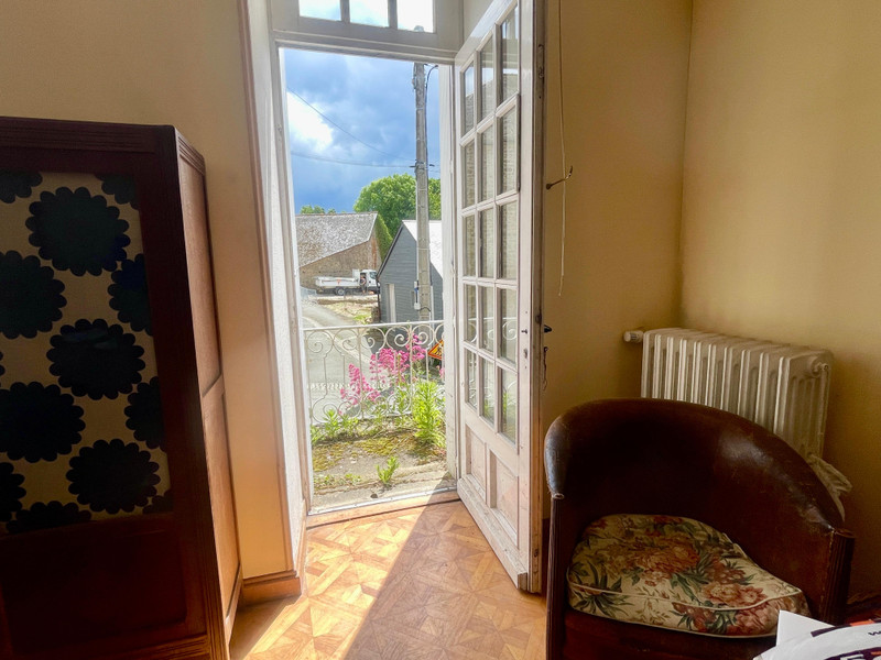 French property for sale in Courcité, Mayenne - €122,500 - photo 3