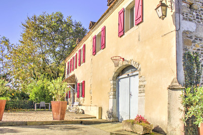 STUNNING COUNTRY HOUSE NEAR NAVARRENX + GÎTE + LANDSCAPED GROUNDS OF 7 ACRES + PANORAMIC MOUNTAIN VIEWS...