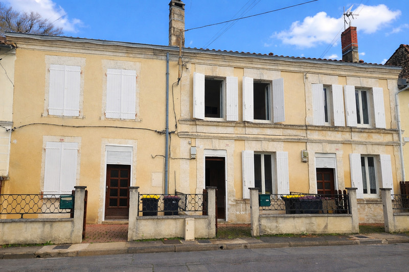 Propriété à vendre à Ruelle-sur-Touvre, Charente - 247 000 €