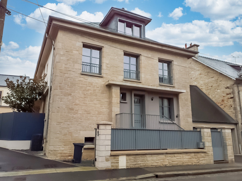 French property for sale in Vitré, Ille-et-Vilaine - €1,260,000 - photo 1