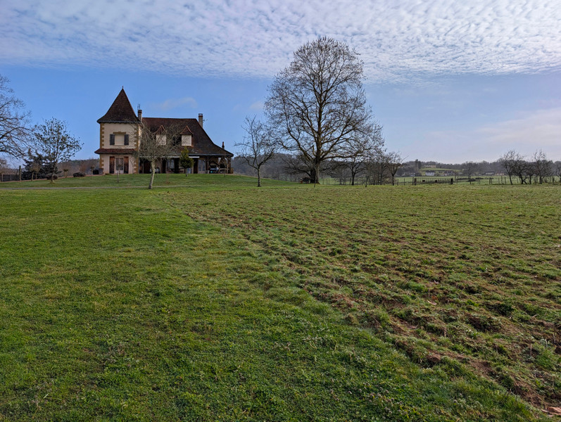 French property for sale in Nanthiat, Dordogne - €532,000 - photo 1