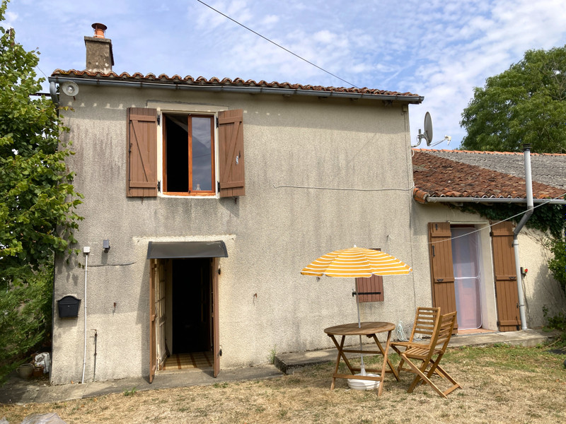Maison à vendre à Mouterre-sur-Blourde, Vienne - 74.250 € - photo 1