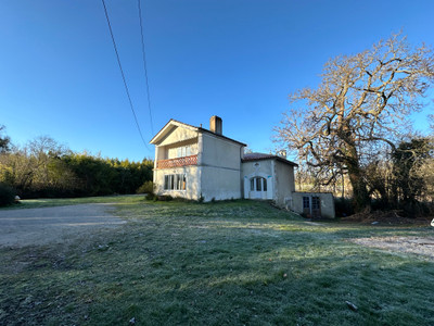 French property for sale in Reignac, Charente - €231,976 - photo 1
