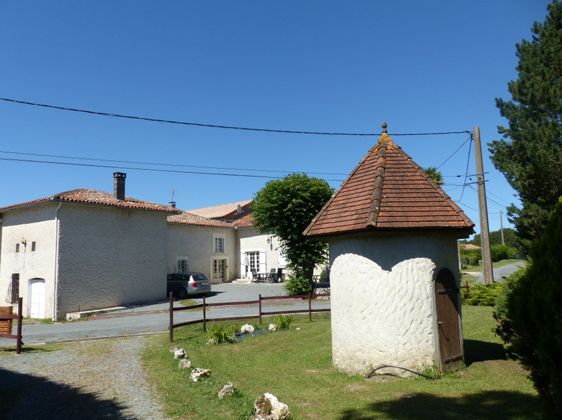 French property for sale in Montmérac, Charente - &#8364;318,000 - photo 2