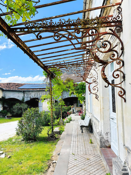 French property for sale in Cognac, Charente - €583,000 - photo 1