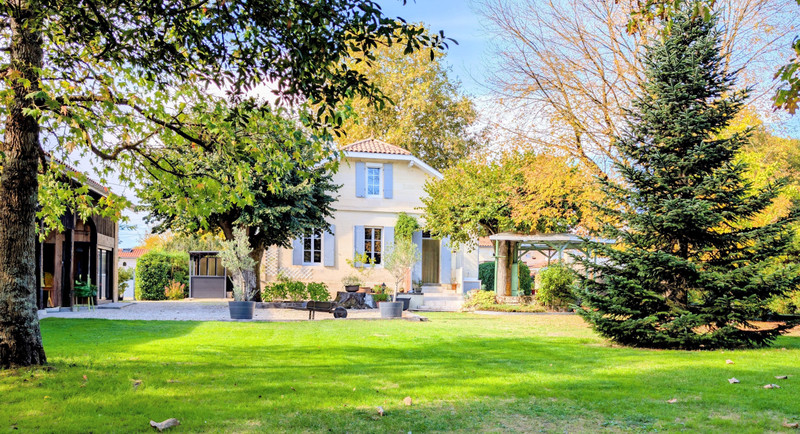 French property for sale in Saint-Denis-de-Pile, Gironde - €520,000 - photo 0