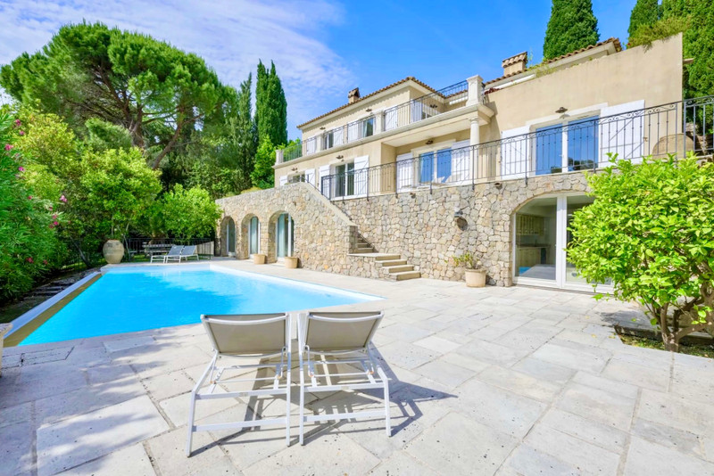 French property for sale in Mougins, Alpes-Maritimes - €2,495,000 - photo 0