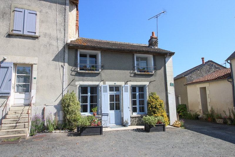 French property for sale in Faye-la-Vineuse, Indre-et-Loire - €154,000 - photo 2