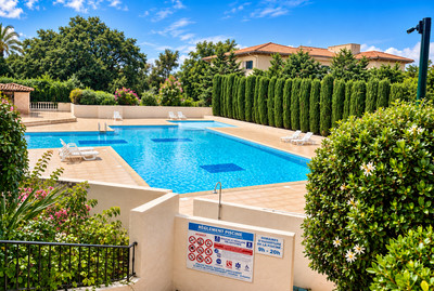 French property for sale in Saint-Tropez, Var - €289,000 - photo 4