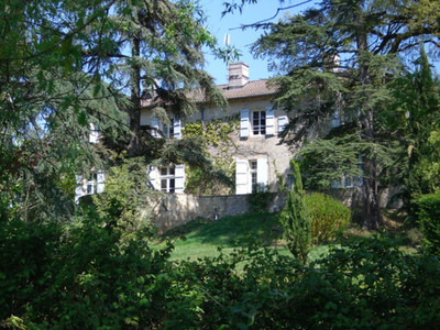 Absolutely magnificent 18th century château ideally situated in the heart of  beautiful south western region