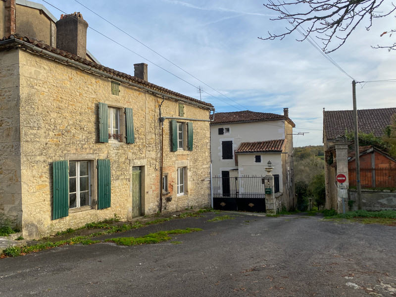 French property for sale in Beaulieu-sur-Sonnette, Charente - €50,000 - photo 1
