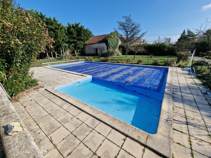 French property for sale in Montpon-Ménestérol, Dordogne - €392,200 - photo 2