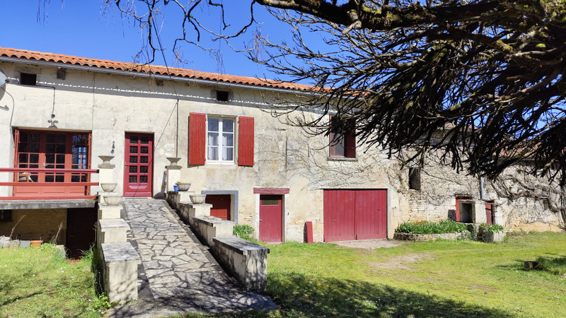 Propriété à vendre à Aunac-sur-Charente, Charente - 132 980 €