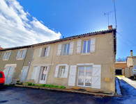 Maison à vendre à Champagne-Mouton, Charente - 97 900 € - photo 1