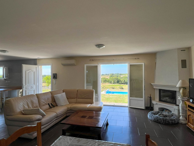 Maison à vendre à Montcuq-en-Quercy-Blanc, Lot - 239.995 € - photo 1