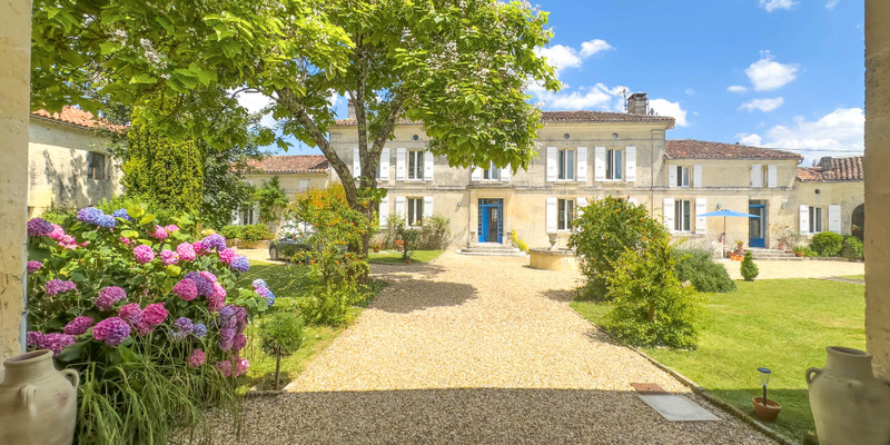 French property for sale in Saint-Sulpice-de-Cognac, Charente - €620,000 - photo 10